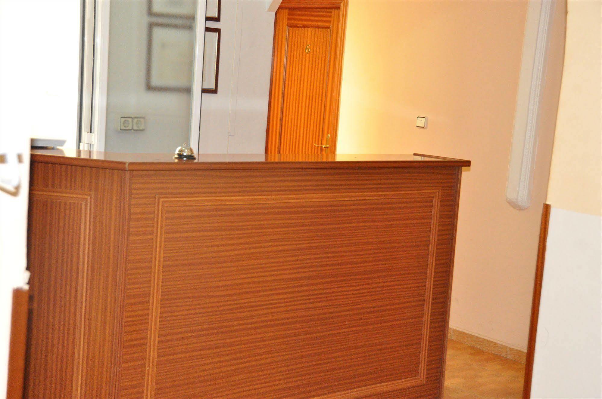 Hostal Miami Madrid Eksteriør billede